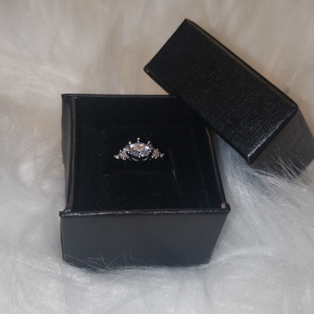 Diamond Ring - Picture 6 of 6